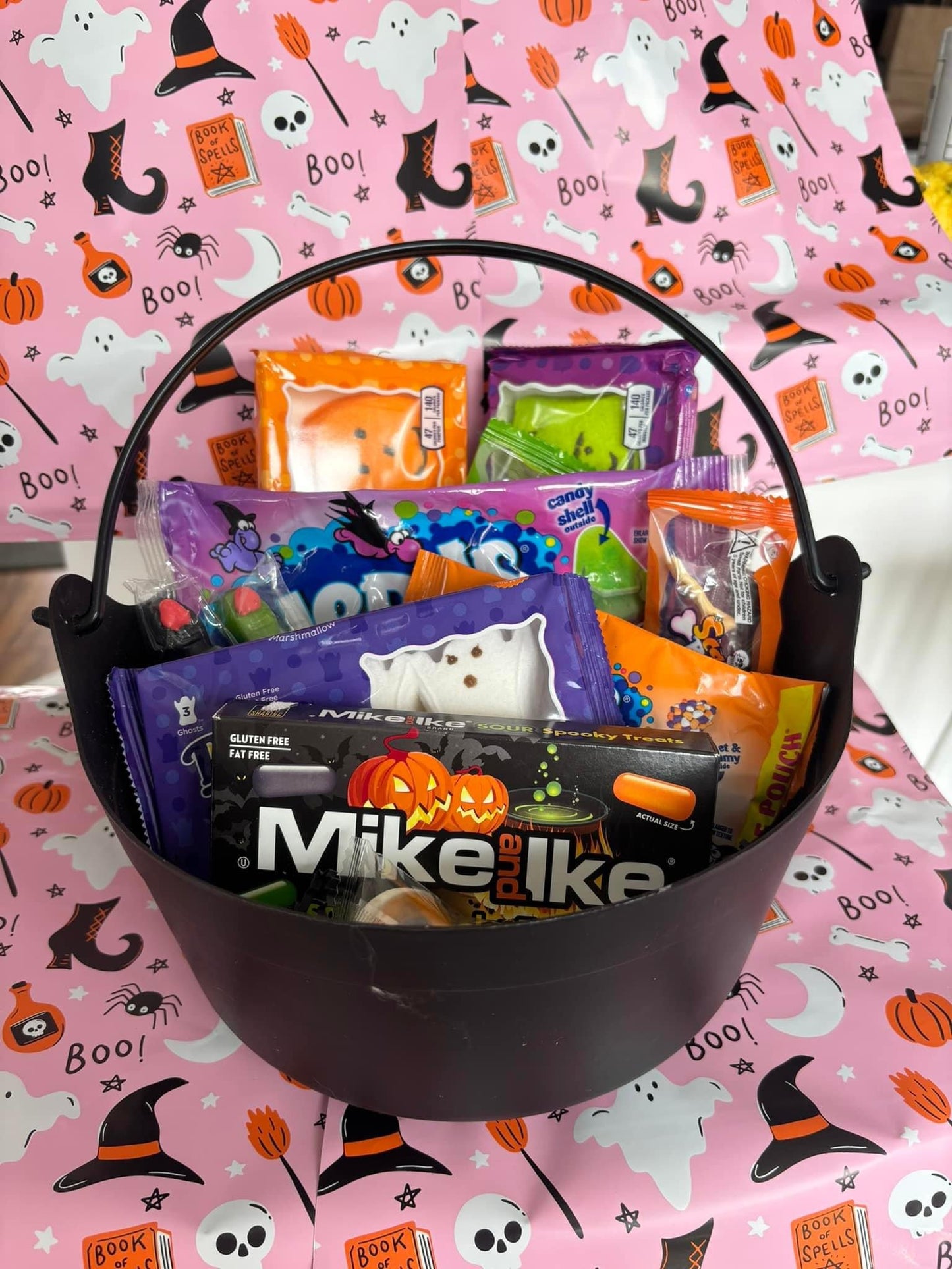 Grab Spooky $50 Halloween Box from Wonderland Sweets for just $50 with free local collections in Glenorchy, Tasmania. 